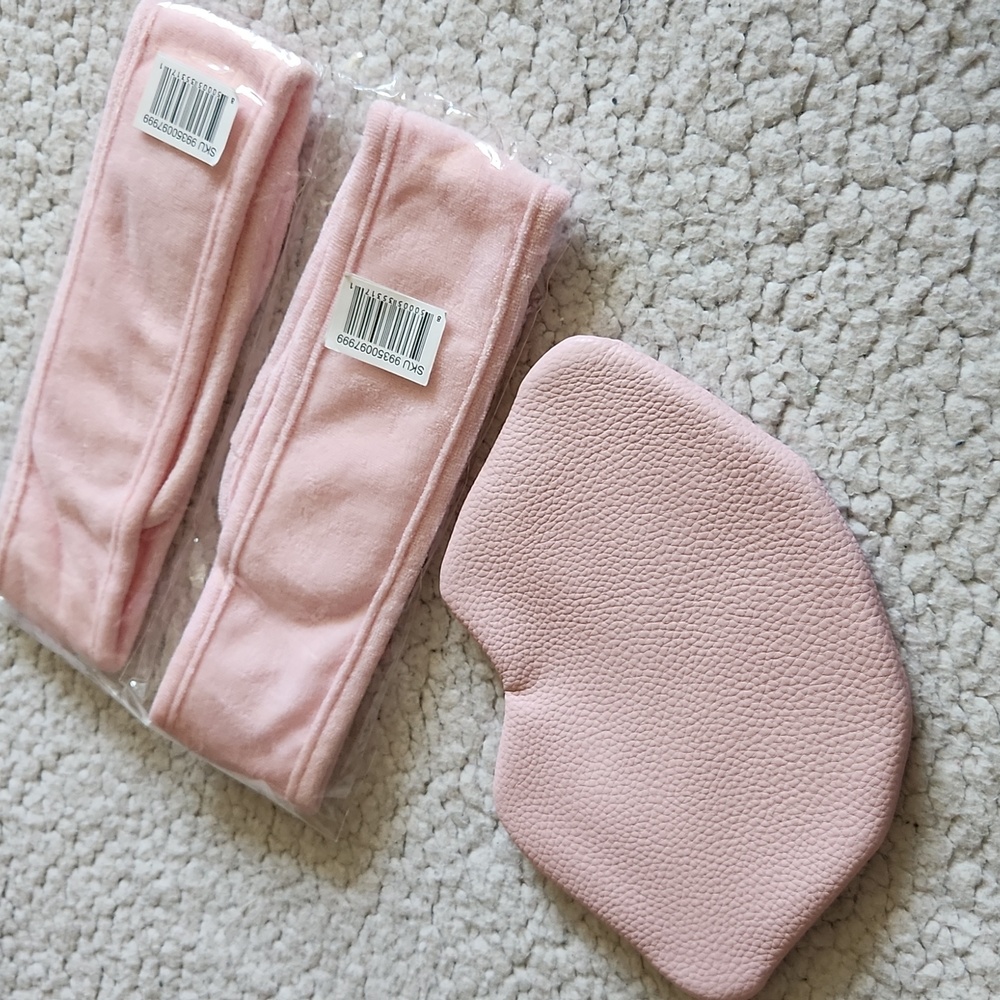 KYLIE SKIN Two Pink Headbands and BEAUTY BIO Lip-Shaped Pouch BUNDLE Set NWT - Picture 3 of 16
